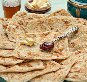 Pâtisseries marocaines, msemens et thé à la menthe avec Mama