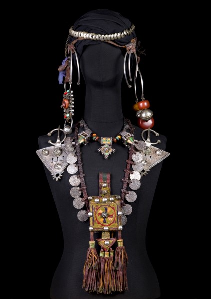 Les-bijoux-traditionnels-berbères-du-musée-pierre-bergé-au-jardin-majorelle-marrakech-maroc