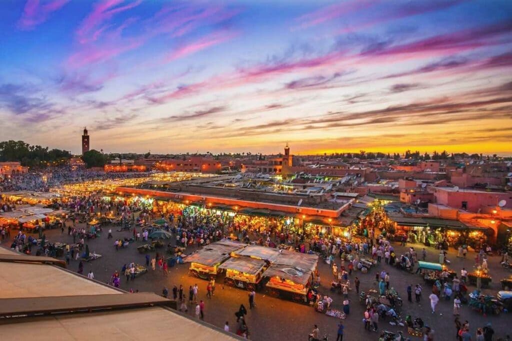 ساحة جامع الفنا وقت غروب الشمس مراكش المغرب