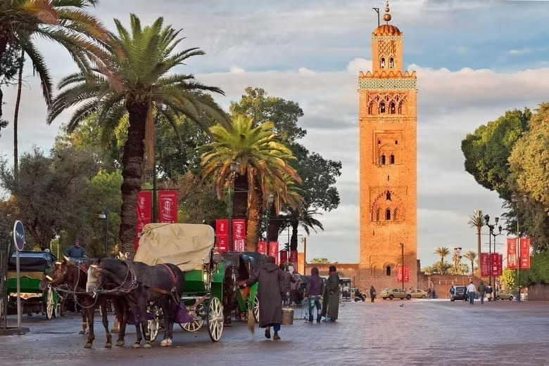 Clèches-près-de-la-mosquée-de-la-Koutoubia-Marrakech-Maroc